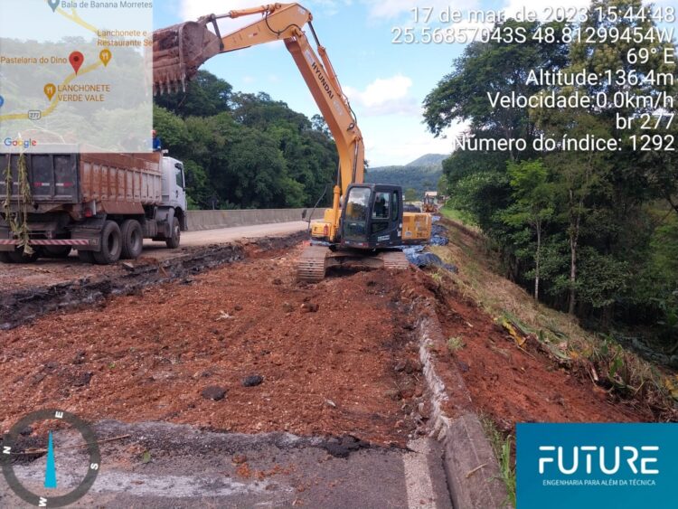 Cratera se abre em trecho da BR-277, no Orleans, em Curitiba